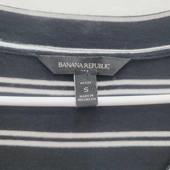 💕 Banana Republic Blouson Dress Striped Black White V-Neck Size Small Petite - Picture 4 of 12